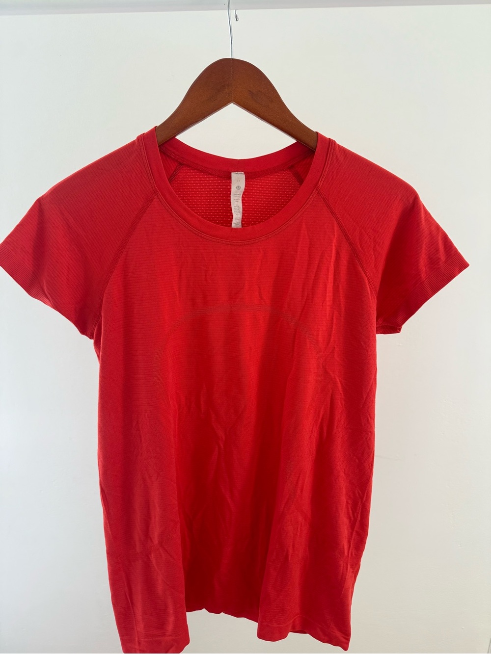 Lululemon Swiftly 2.0 hip length carnation red